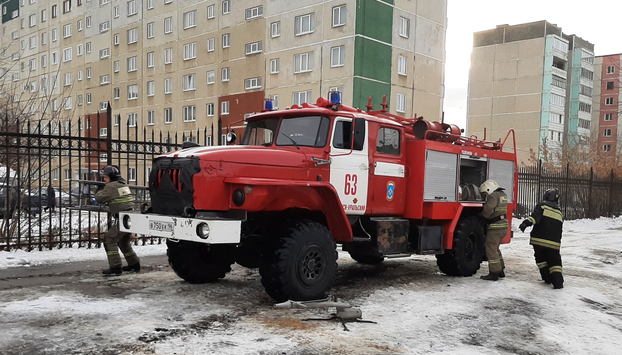 Каменские огнеборцы провели соревнования по боевому развертыванию среди  пожарных частей - Новости - Главное управление МЧС России по Свердловской  области