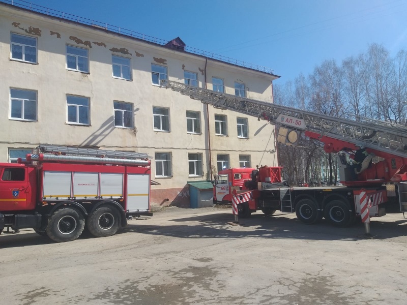 Пожарно-тактические учения прошли в Верхнепышминской школе-интернате