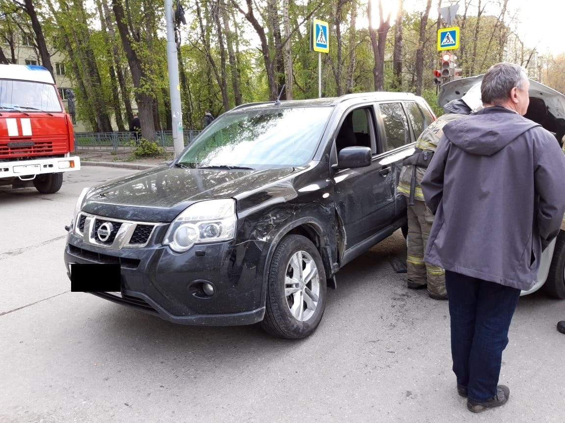 Пожарно-спасательное подразделение привлекалось на ликвидацию последствий  ДТП в г.Екатеринбурге - Оперативная информация - Главное управление МЧС  России по Свердловской области