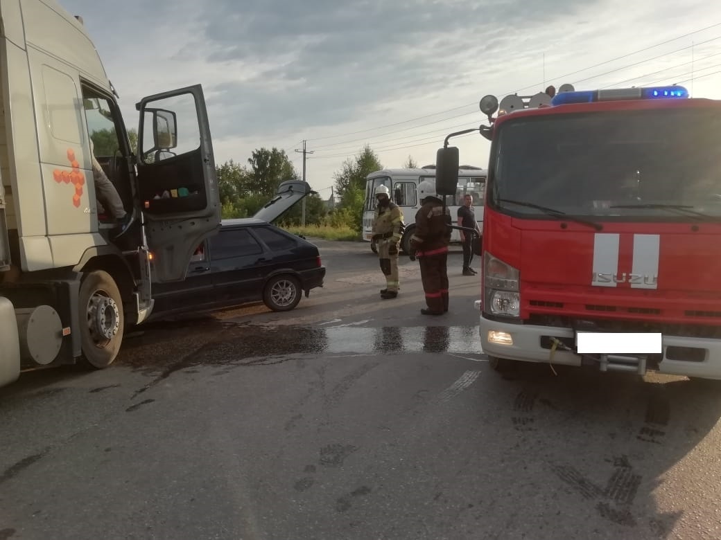 Пожарно-спасательное подразделение привлекалось на ликвидацию последствий  ДТП в г.Екатеринбурге - Оперативная информация - Главное управление МЧС  России по Свердловской области