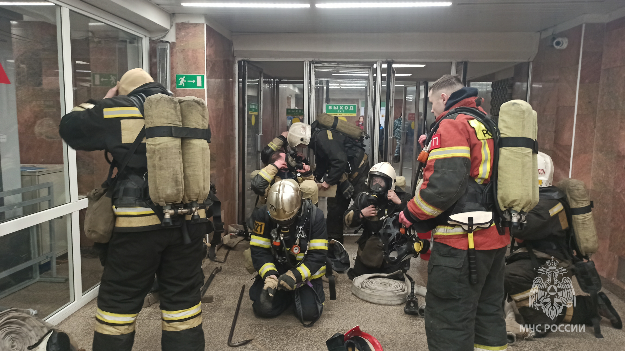 Екатеринбургские огнеборцы провели учения в метро - Новости - Главное  управление МЧС России по Свердловской области