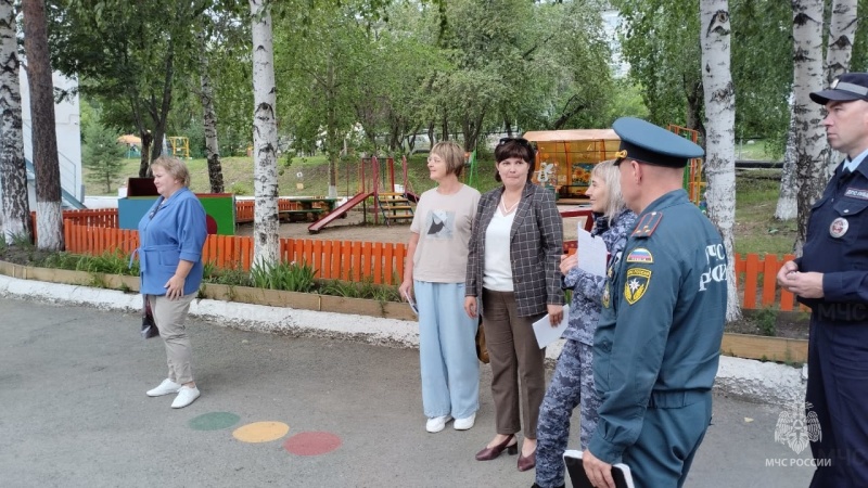 В рамках операции «Школа» сотрудники МЧС проверяют образовательные учреждения на пожарную безопасность