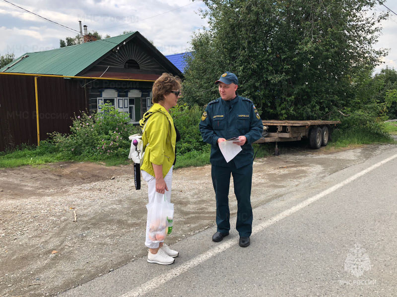 Патрульные группы напоминают гражданам об ответственности за нарушение пожарной безопасности