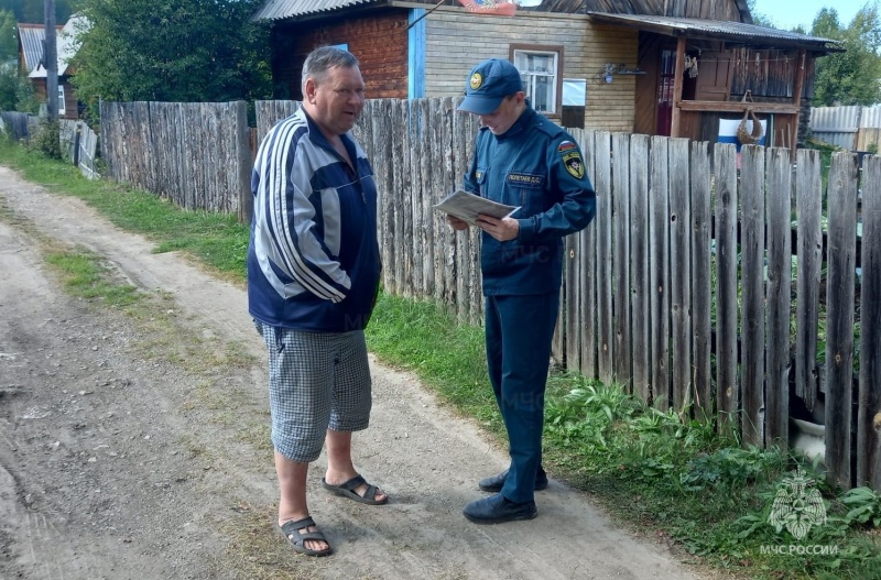 Патрульные группы продолжают предупреждение пожаров в Свердловской области