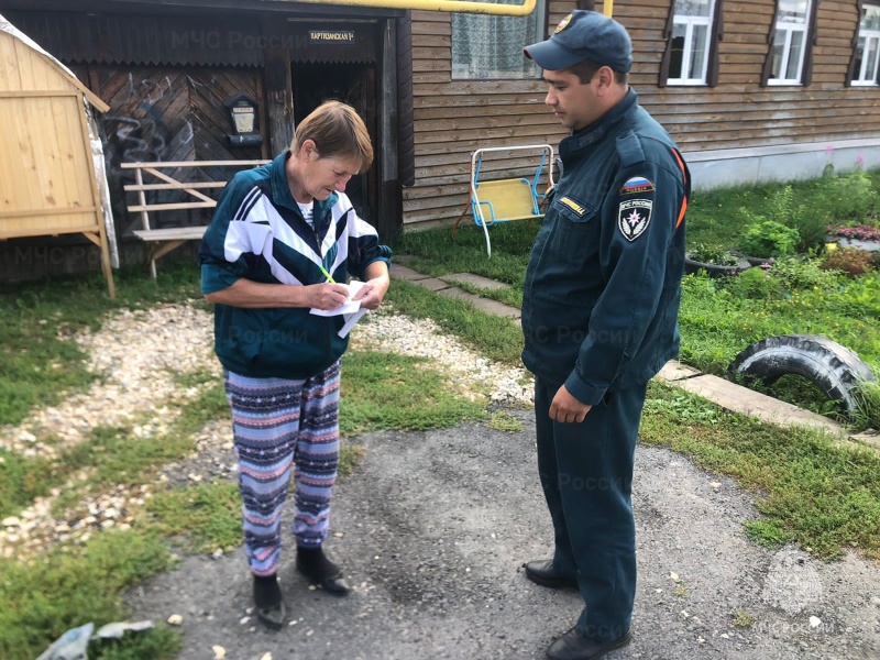 Патрульные группы продолжают предупреждение пожаров в Свердловской области