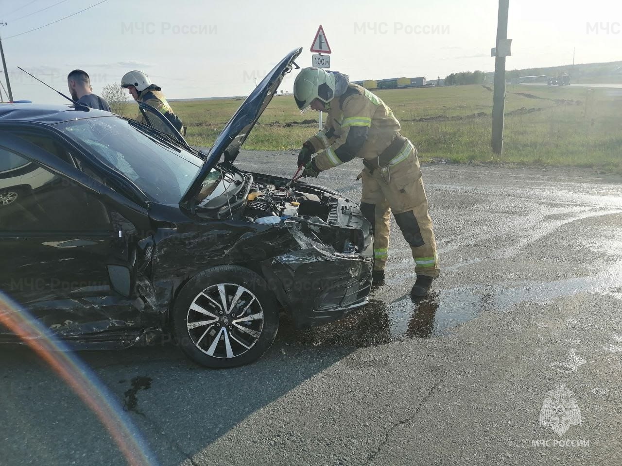 Пожарно-спасательное подразделение привлекалось на ликвидацию последствий  ДТП в Бисертском городском округе - Оперативная информация - Главное  управление МЧС России по Свердловской области