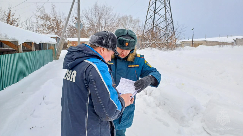 Свердловские огнеборцы провели профилактические рейды в частных жилых домах региона