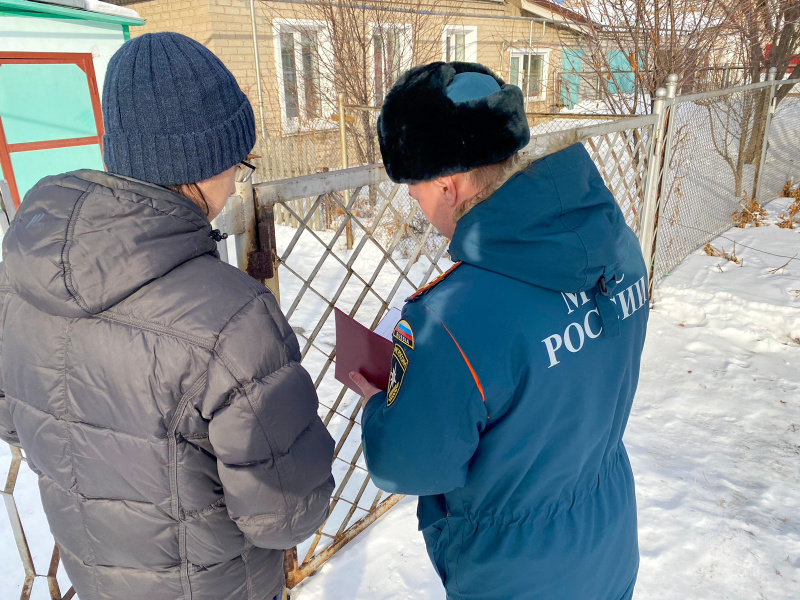 Свердловские огнеборцы провели профилактические рейды в частных жилых домах региона