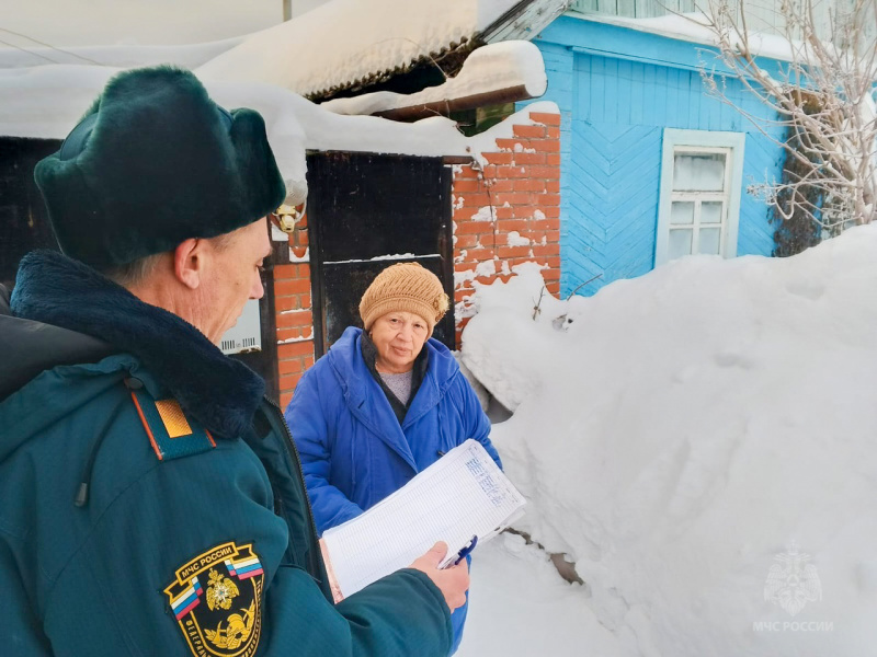 Свердловские огнеборцы провели профилактические рейды в частных жилых домах региона