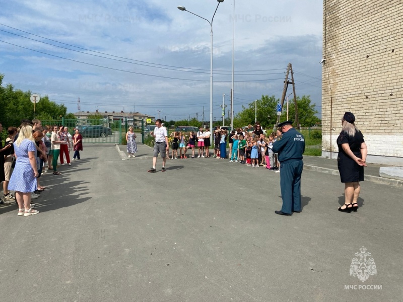 Юные свердловчане в детских лагерях отрабатывают эвакуацию при пожаре