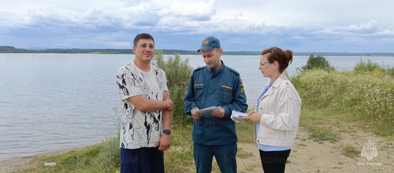 Жителям Среднего Урала напомнили о соблюдении мер безопасности при отдыхе на водоемах