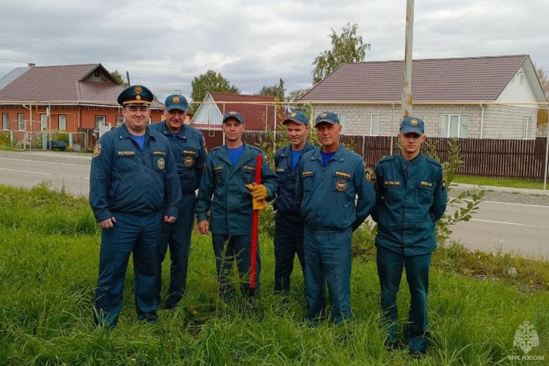 Свердловские спасатели приняли участие в ежегодном экологическом субботнике «Зелёная Россия»